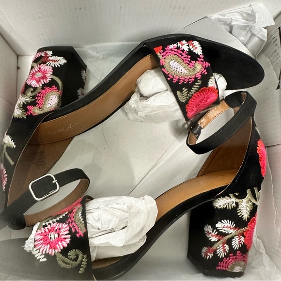 Mari A. Black Fabric Floral Embroidered “Maddy” Chunk Heel Strap Sandal 7 - Picture 12 of 12